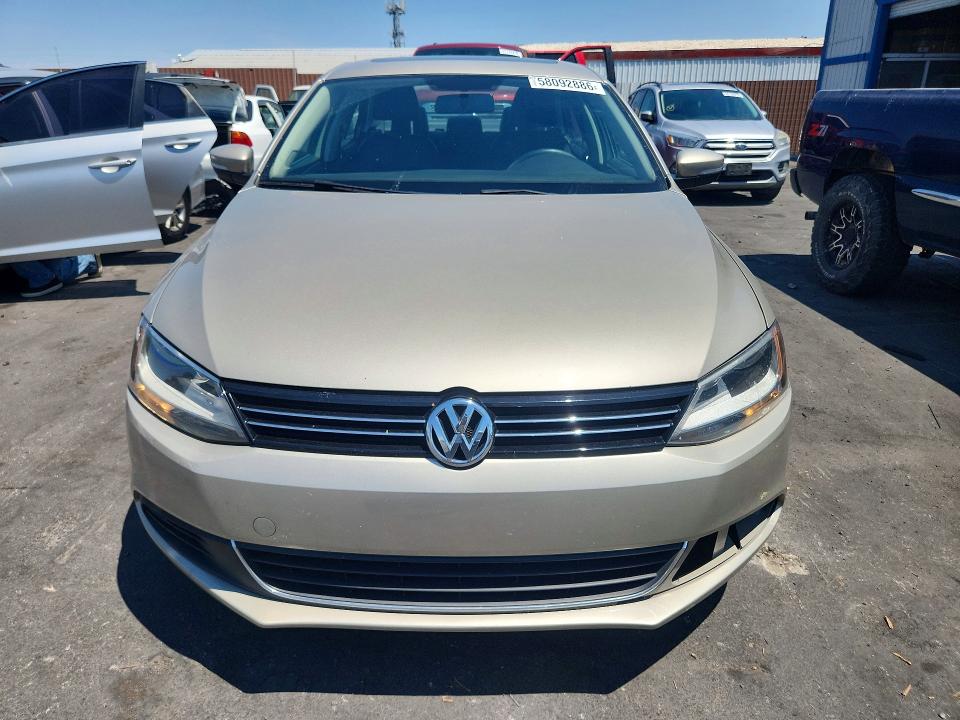 2013 Volkswagen Jetta მანქანა იყიდება აუქციონზე, vin: 3VWDP7AJ4DM208993, აუქციონის ნომერი: 58092886
