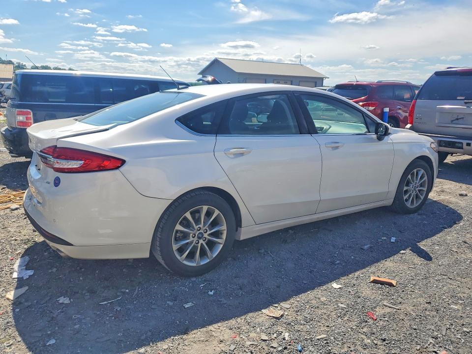 57573626 :رقم المزاد ، 3FA6P0H7XHR221792 vin ، 2017 Ford Fusion مزاد بيع
