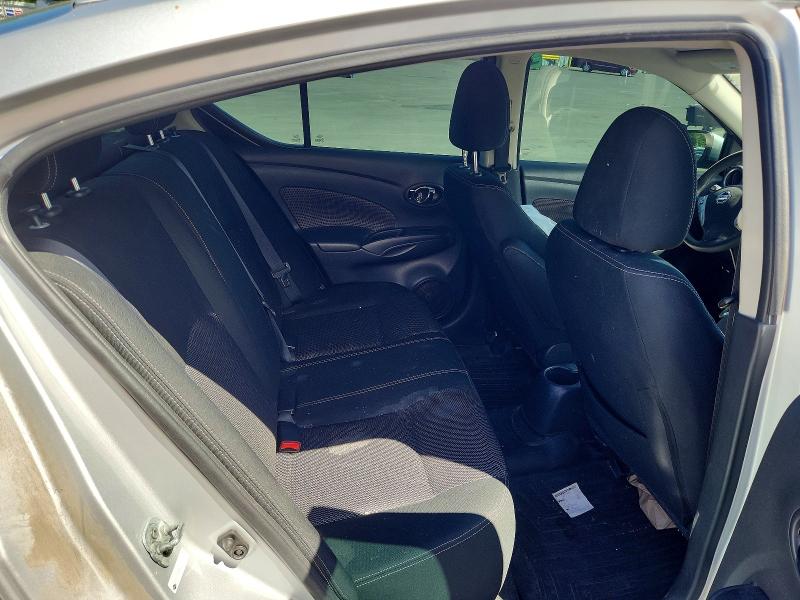 57588046 :رقم المزاد ، 3N1CN7APXJL845710 vin ، 2018 Nissan Versa مزاد بيع