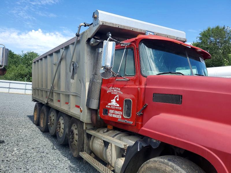 58385646 :رقم المزاد ، 1M2AD09C2XW007508 vin ، 1999 Mack 700 مزاد بيع