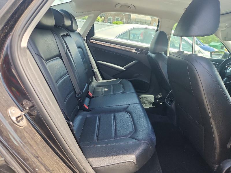 56151406 :رقم المزاد ، 1VWBT7A37HC044330 vin ، 2017 Volkswagen Passat مزاد بيع