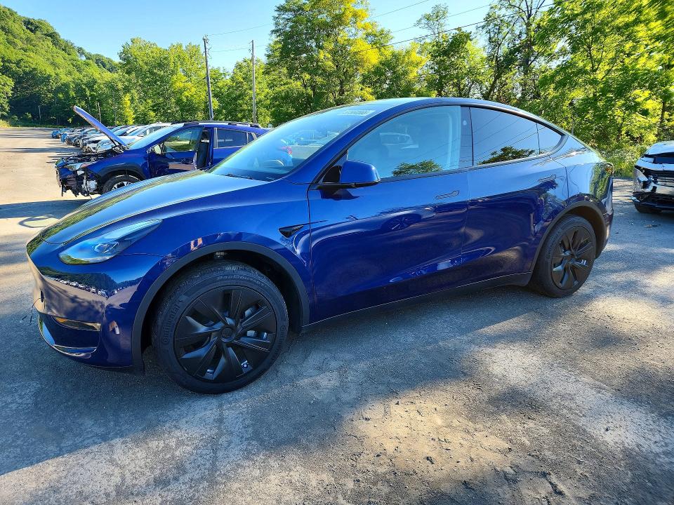 Auction sale of the 2023 Tesla Model Y, vin: 7SAYGDEE4PF827086, lot number: 57564566