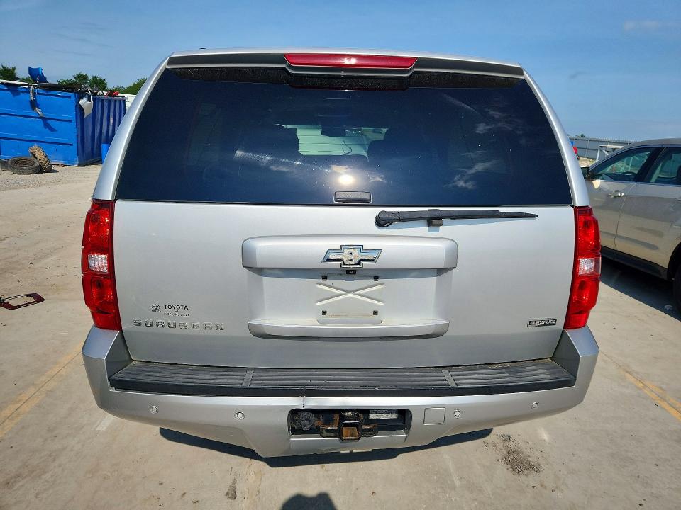 2011 Chevrolet Suburban მანქანა იყიდება აუქციონზე, vin: 1GNSCHE0XBR167799, აუქციონის ნომერი: 58540896