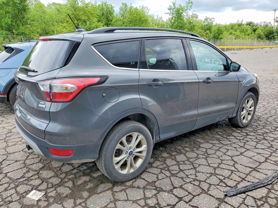 Продажа на аукционе авто 2018 Ford Escape, vin: 1FMCU0HD5JUA21571, номер лота: 57626316