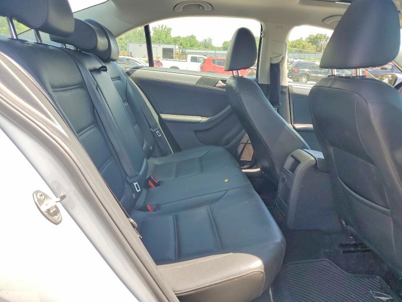 56661886 :رقم المزاد ، 3VWDB7AJ9JM221992 vin ، 2018 Volkswagen Jetta مزاد بيع