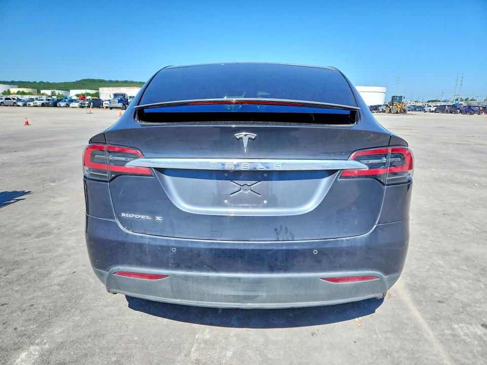 55704196 :رقم المزاد ، 5YJXCAE20JF112872 vin ، 2018 Tesla Model X مزاد بيع