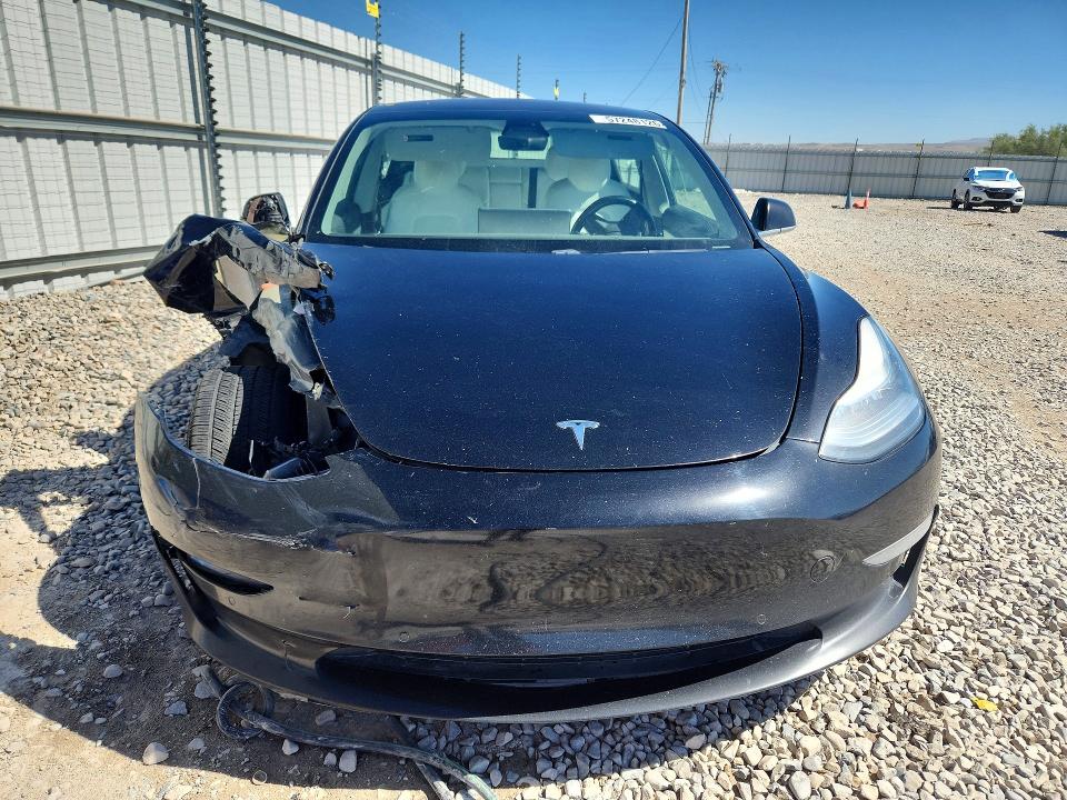 57248126 :رقم المزاد ، 5YJ3E1EB8JF085428 vin ، 2018 Tesla Model 3 مزاد بيع