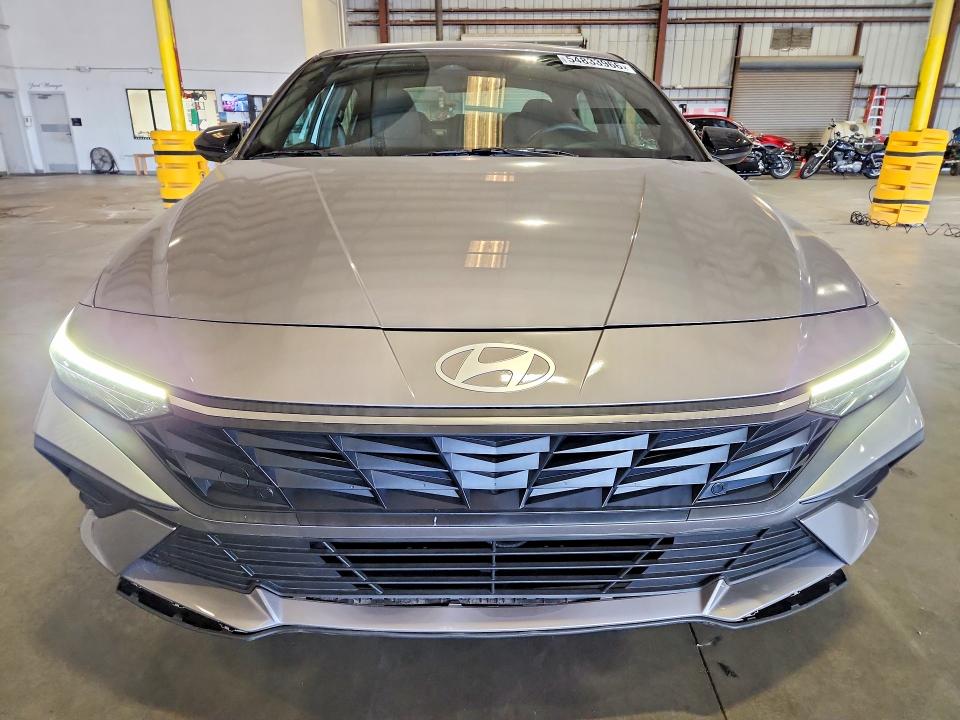 2025 Hyundai Elantra Hybrid მანქანა იყიდება აუქციონზე, vin: KMHLM4DJ5SU161107, აუქციონის ნომერი: 54833966