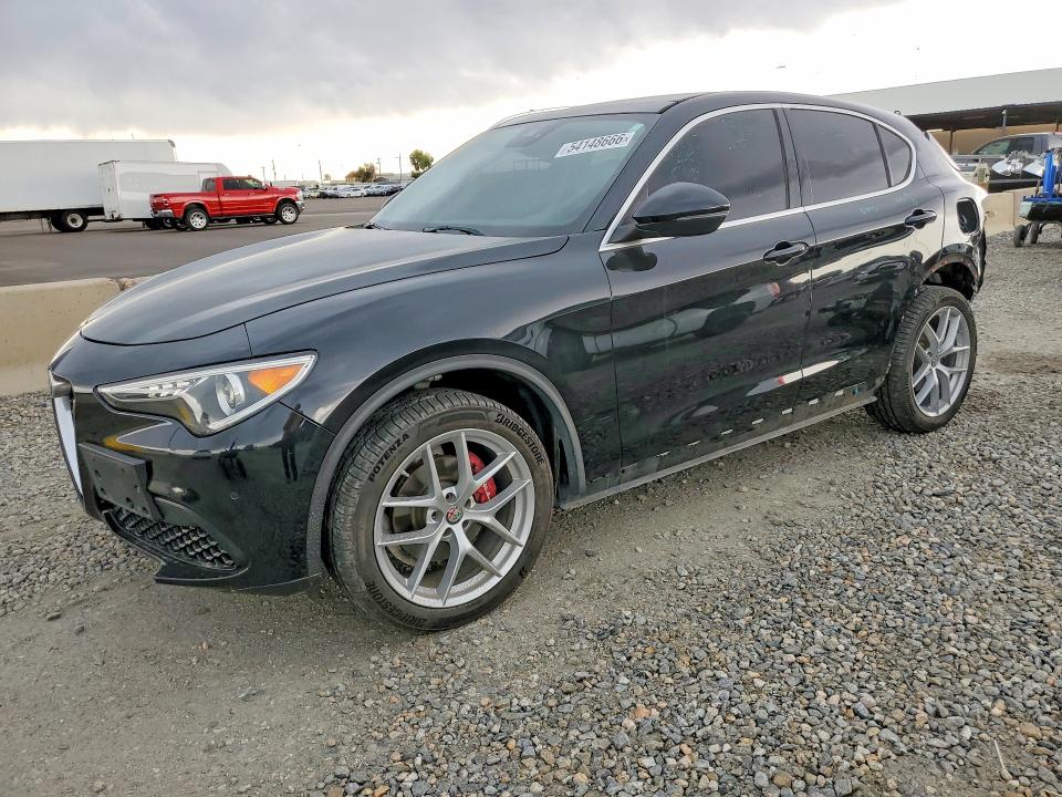 54148666 :رقم المزاد ، ZASFAKRN6J7C28781 vin ، 2018 Alfa Romeo Stelvio مزاد بيع