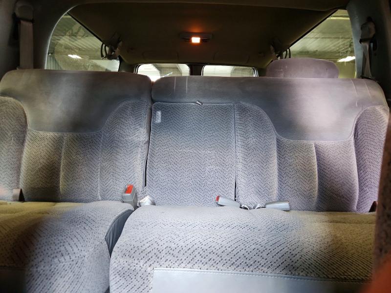 1997 Chevrolet Suburban მანქანა იყიდება აუქციონზე, vin: 1GNFK16RXVJ364113, აუქციონის ნომერი: 57200586