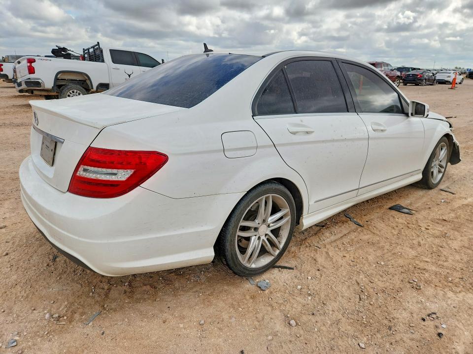 57161366 :رقم المزاد ، WDDGF4HB8ER313199 vin ، 2014 Mercedes-benz C مزاد بيع