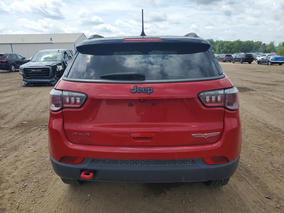 55514316 :رقم المزاد ، 3C4NJDDB8JT147791 vin ، 2018 Jeep Compass مزاد بيع