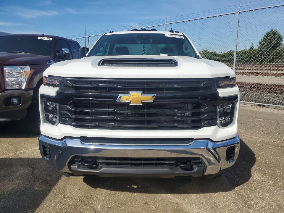 55570256 :رقم المزاد ، 1GB3KSE70SF142054 vin ، 2025 Chevrolet Silverado مزاد بيع