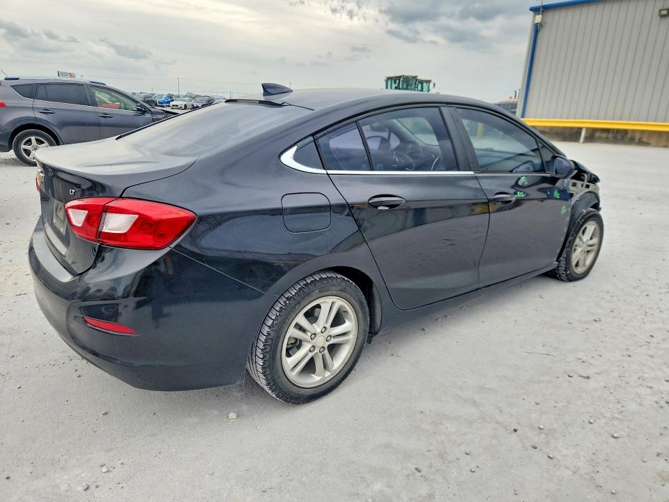 58535556 :رقم المزاد ، 1G1BE5SM4J7118609 vin ، 2018 Chevrolet Cruze مزاد بيع