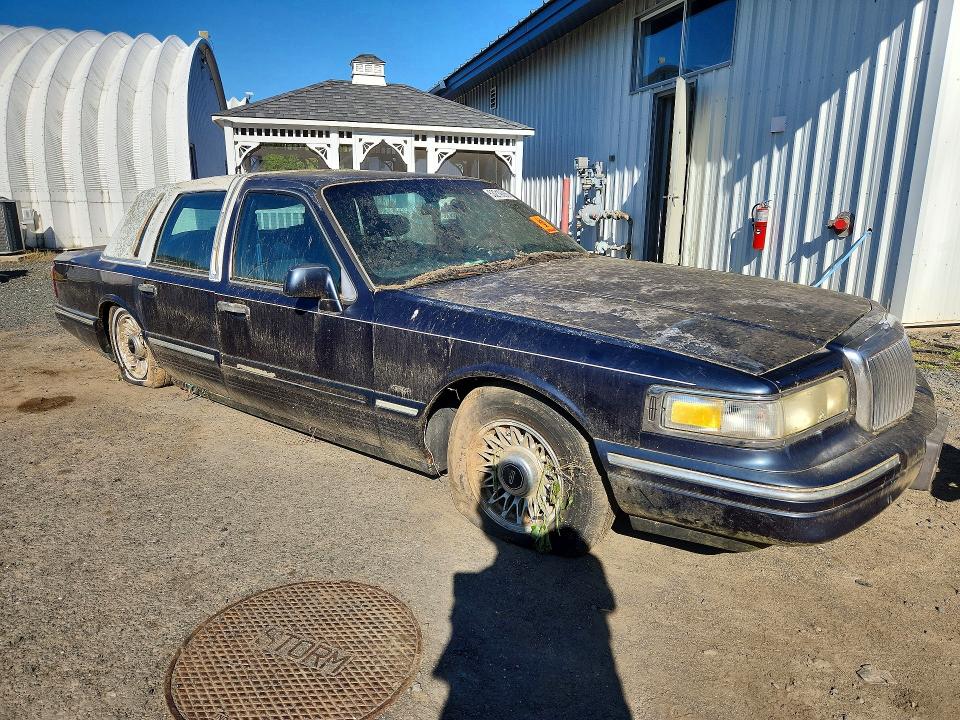 1996 Lincoln Town Car მანქანა იყიდება აუქციონზე, vin: 1LNLM81W5TY731169, აუქციონის ნომერი: 53219366
