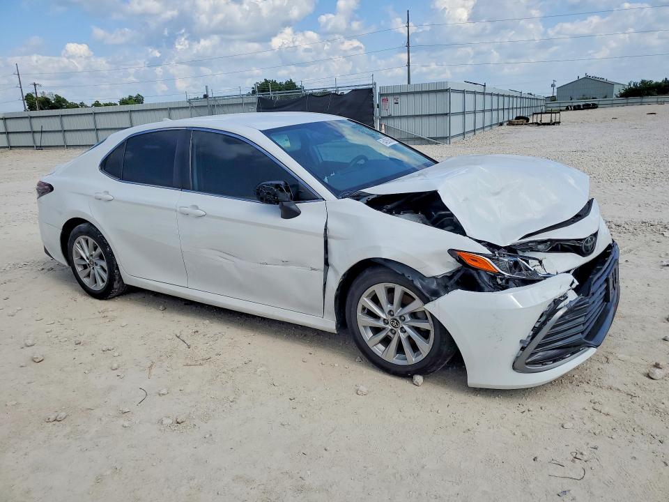 54285506 :رقم المزاد ، 4T1C11AK9MU581511 vin ، 2021 Toyota Camry مزاد بيع