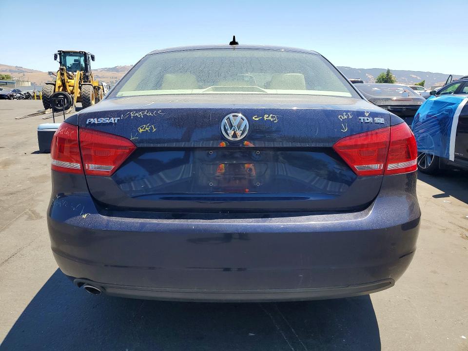 58267176 :رقم المزاد ، 1VWBN7A37EC052434 vin ، 2014 Volkswagen Passat مزاد بيع