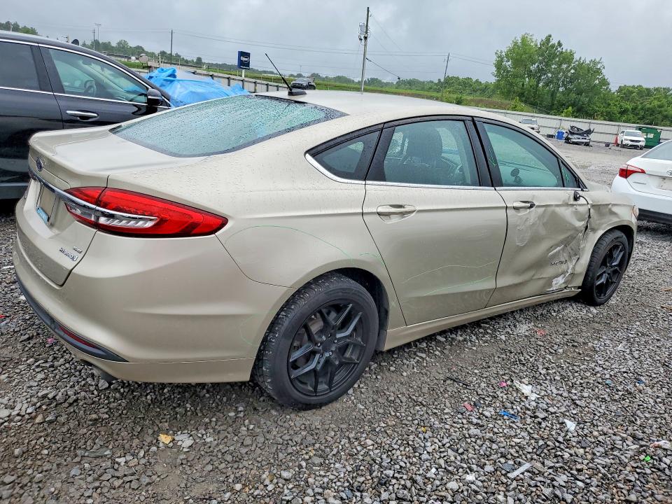 57334456 :رقم المزاد ، 3FA6P0LU7HR385529 vin ، 2017 Ford Fusion مزاد بيع