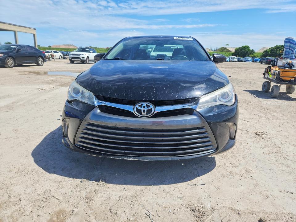 56054496 :رقم المزاد ، 4T1BF1FK3FU001940 vin ، 2015 Toyota Camry مزاد بيع