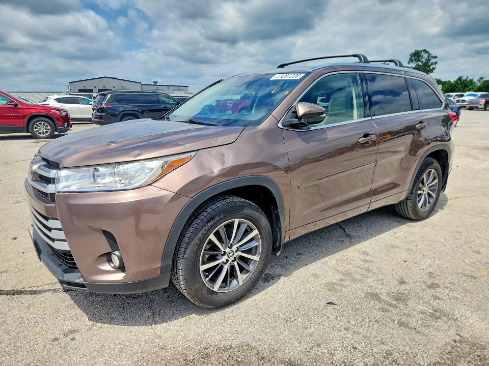 2017 Toyota Highlander მანქანა იყიდება აუქციონზე, vin: 5TDJZRFH8HS450743, აუქციონის ნომერი: 54891936