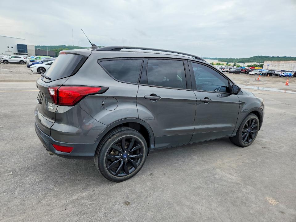 55000686 :رقم المزاد ، 1FMCU0GD8KUC26742 vin ، 2019 Ford Escape مزاد بيع