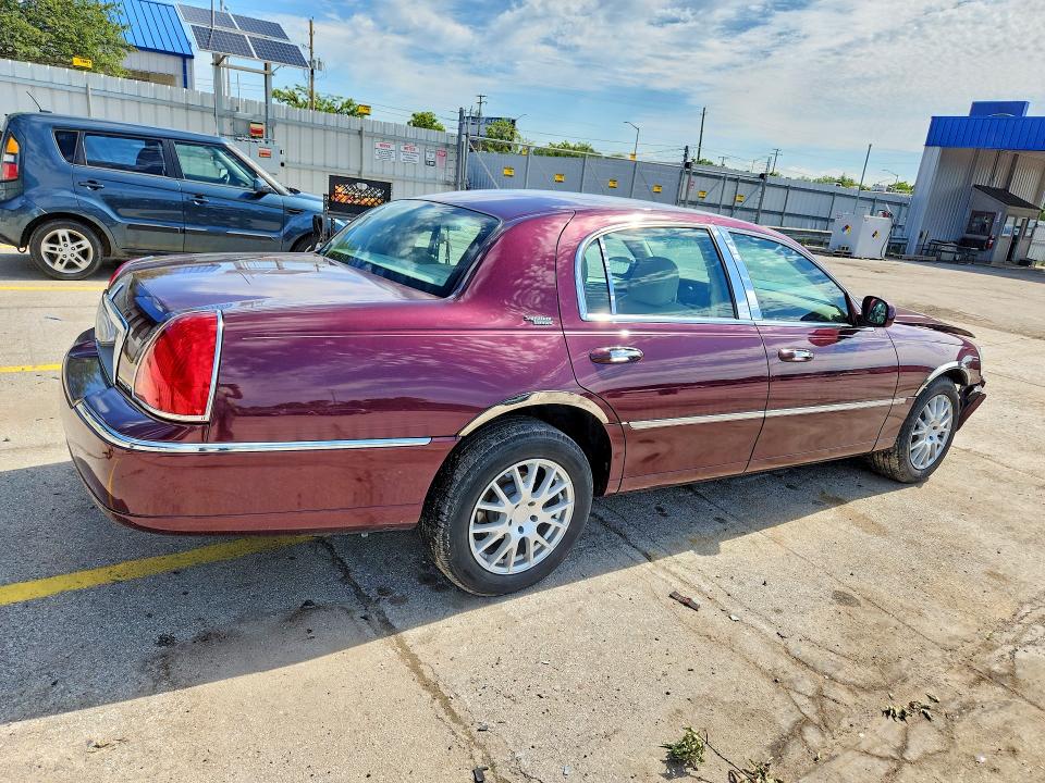58541516 :رقم المزاد ، 1LNHM82V26Y644071 vin ، 2006 Lincoln Town Car مزاد بيع