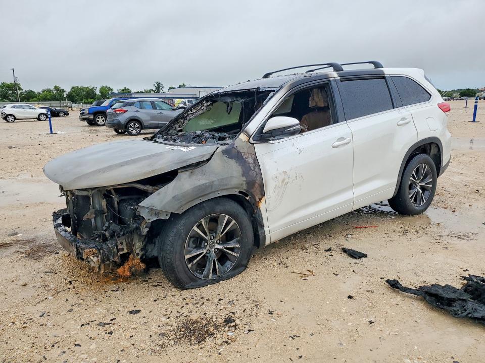 Продажа на аукционе авто 2017 Toyota Highlander, vin: 5TDZARFH4HS028673, номер лота: 56972726