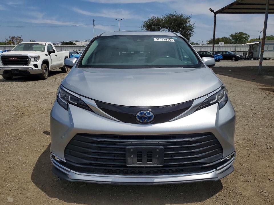 57083916 :رقم المزاد ، 5TDYRKEC8NS119989 vin ، 2022 Toyota Sienna مزاد بيع