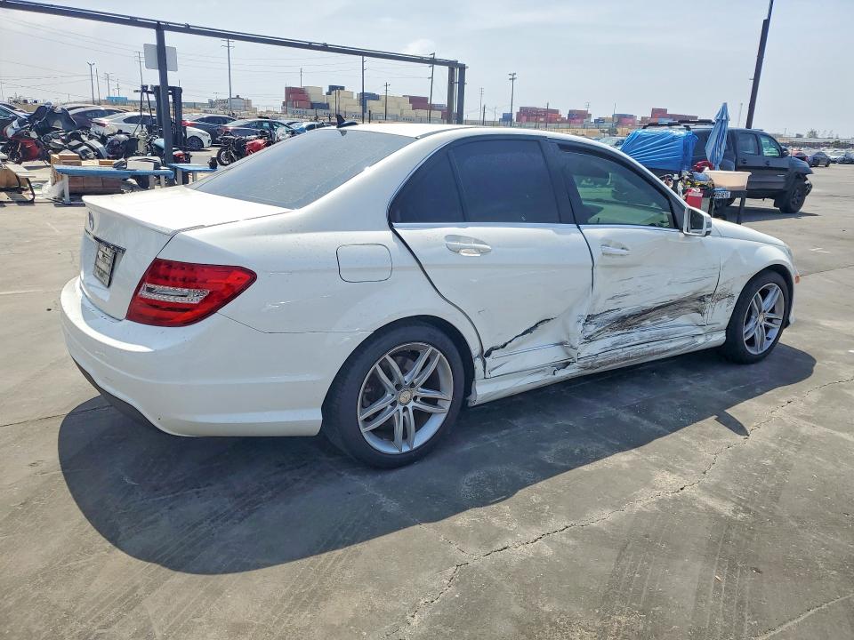 2013 Mercedes-benz C მანქანა იყიდება აუქციონზე, vin: WDDGF4HB7DA827901, აუქციონის ნომერი: 56148476