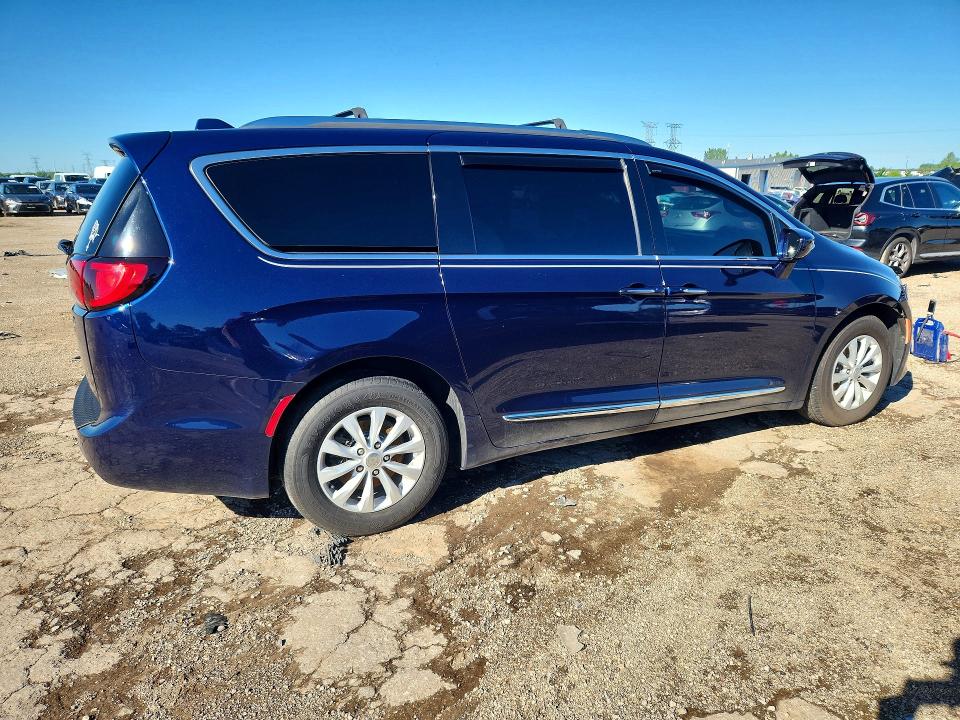 56777936 :رقم المزاد ، 2C4RC1EG8JR104141 vin ، 2018 Chrysler Pacifica مزاد بيع