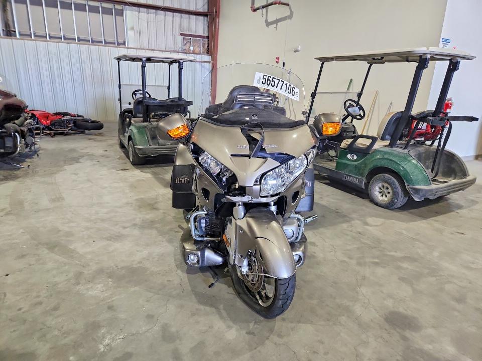 56577106 :رقم المزاد ، 1HFSC47H58A705424 vin ، 2008 Honda Gl1800 مزاد بيع