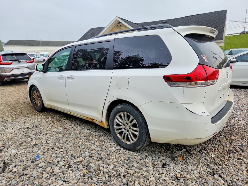 57367086 :رقم المزاد ، 5TDYK3DC2DS382540 vin ، 2013 Toyota Sienna مزاد بيع