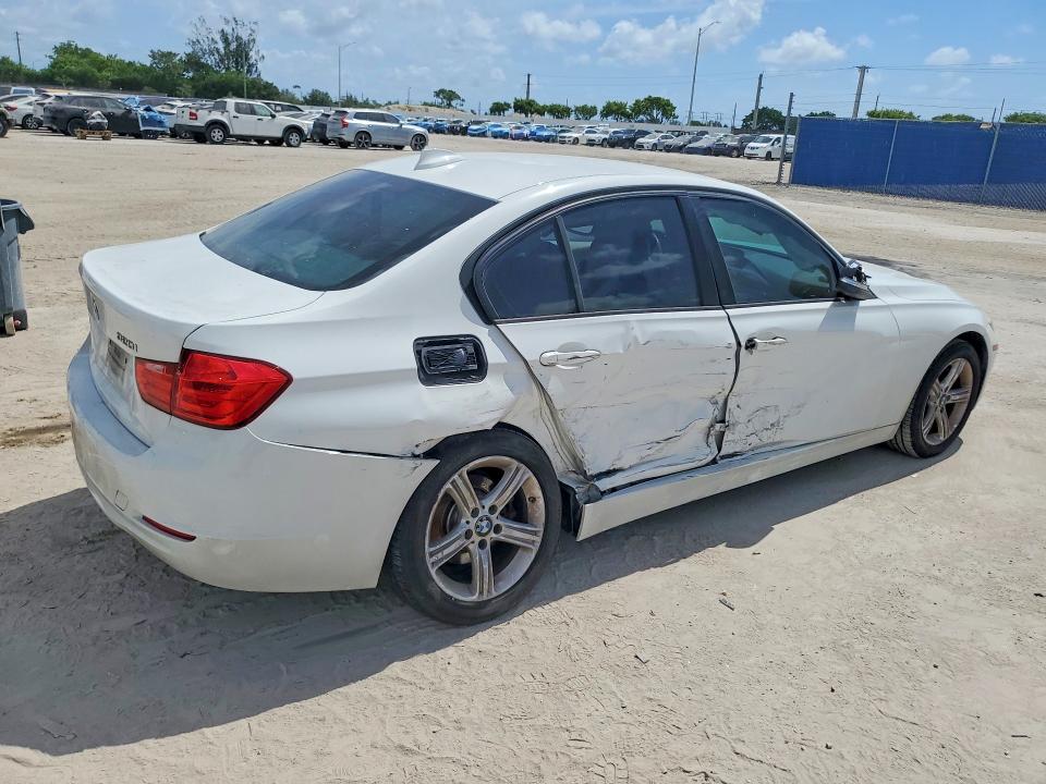2015 Bmw 320 მანქანა იყიდება აუქციონზე, vin: WBA3B1G56FNT04280, აუქციონის ნომერი: 58139286