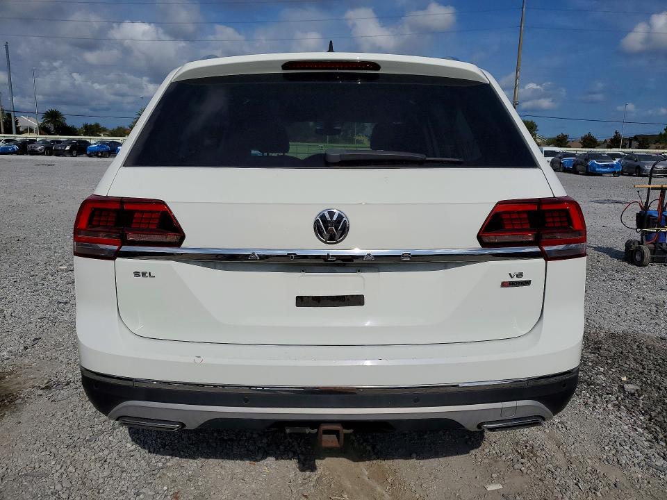 56833046 :رقم المزاد ، 1V2NR2CA1JC561558 vin ، 2018 Volkswagen Atlas مزاد بيع
