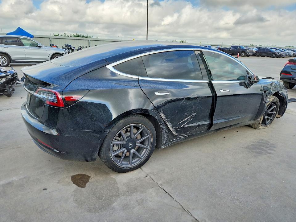 57632856 :رقم المزاد ، 5YJ3E1EA5JF172887 vin ، 2018 Tesla Model 3 مزاد بيع