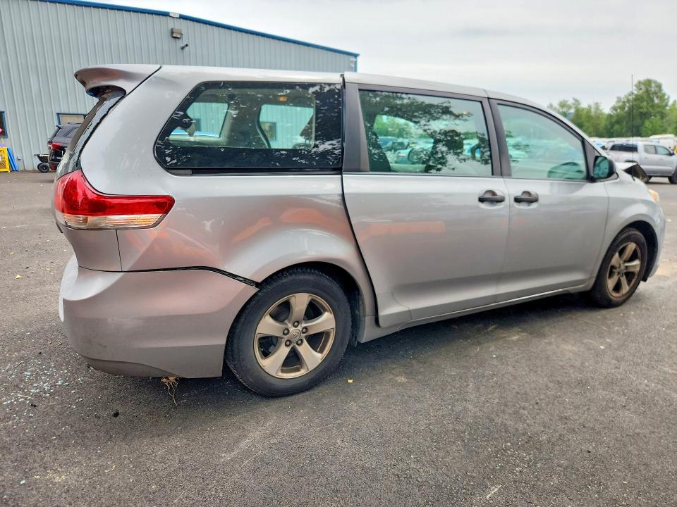 58151136 :رقم المزاد ، 5TDZK3DC7DS309619 vin ، 2013 Toyota Sienna مزاد بيع