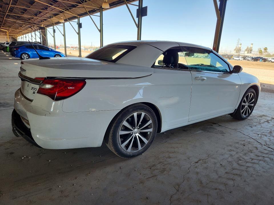 55759476 :رقم المزاد ، 1C3BCBGG3EN159740 vin ، 2014 Chrysler 200 مزاد بيع