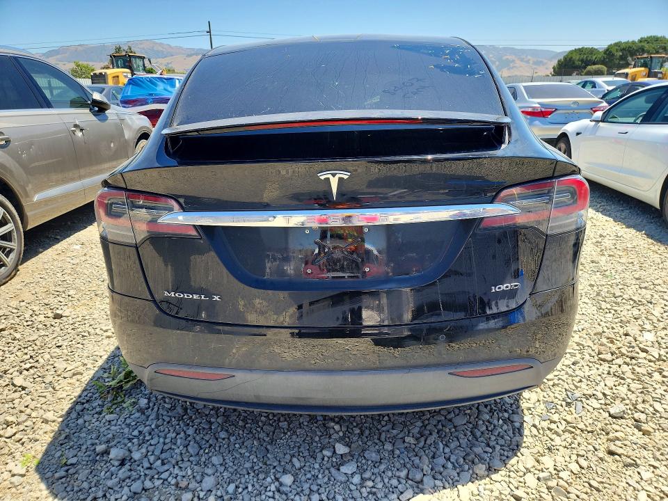 Продажа на аукционе авто 2018 Tesla Model X, vin: 5YJXCBE23JF100107, номер лота: 55827316
