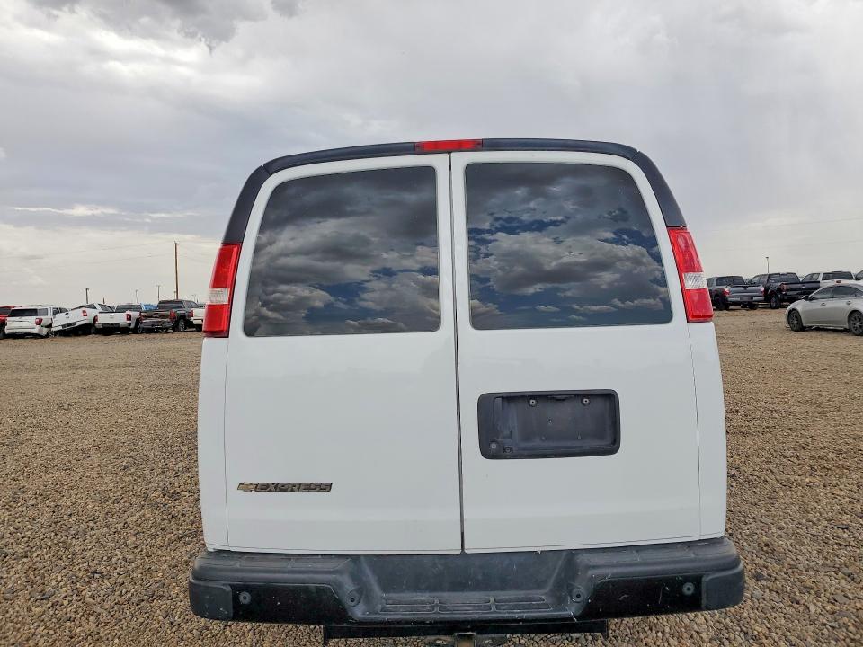 59533436 :رقم المزاد ، 1GCWGAFP8M1219630 vin ، 2021 Chevrolet Express G2500 مزاد بيع