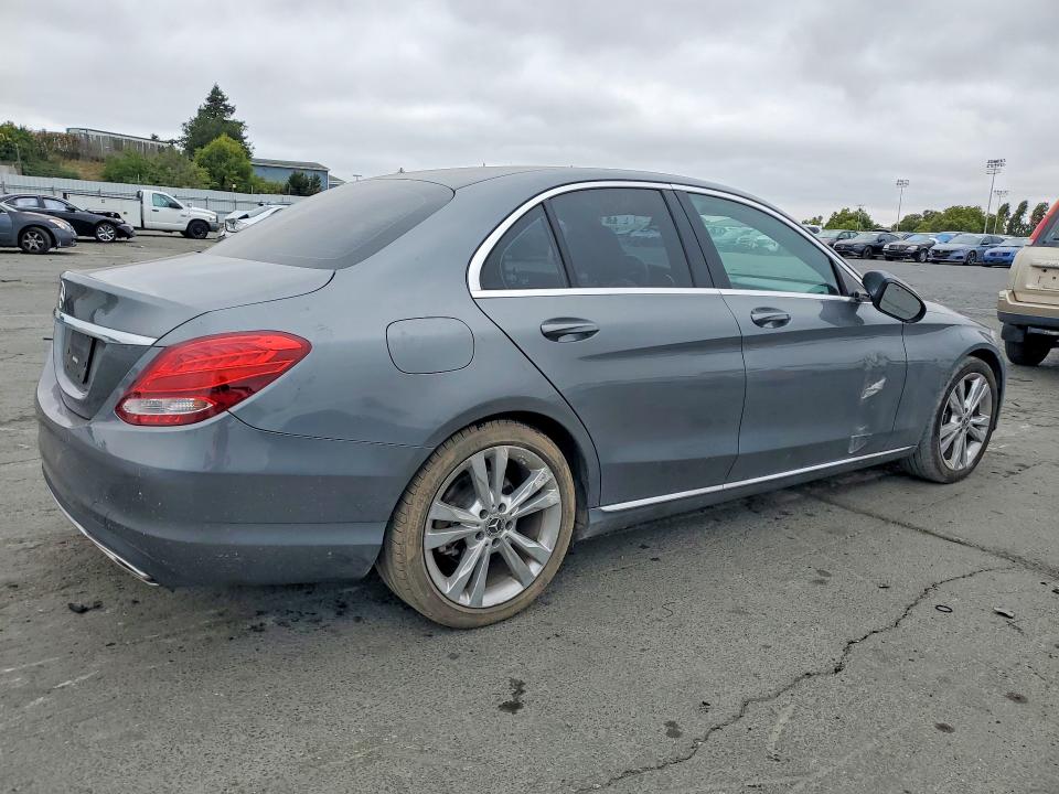2018 Mercedes-benz C მანქანა იყიდება აუქციონზე, vin: 55SWF4JB2JU247571, აუქციონის ნომერი: 58732226