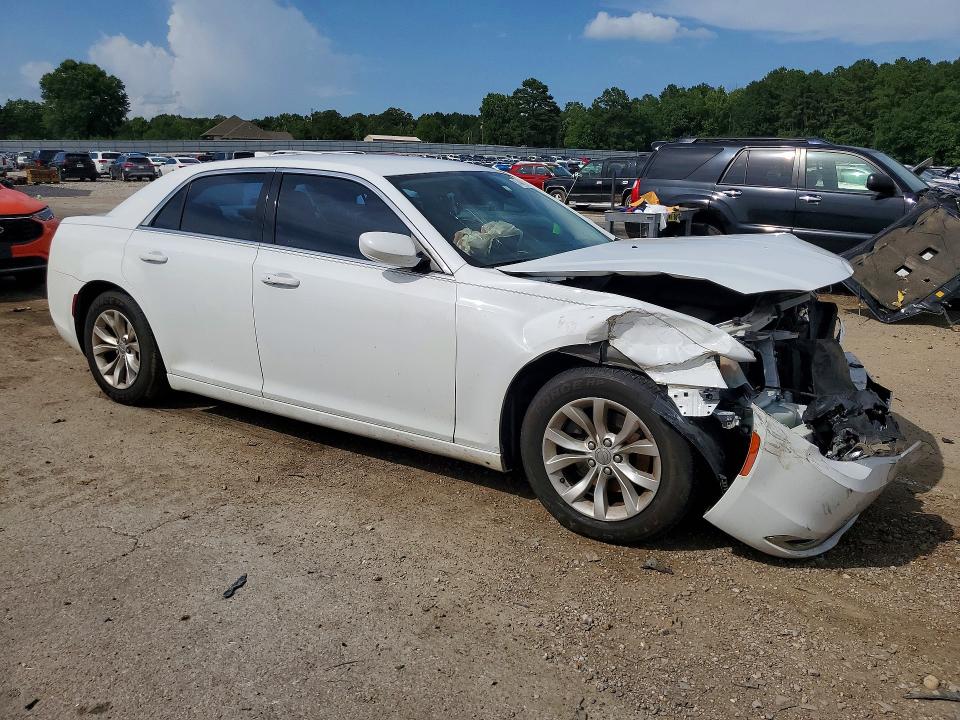 Продажа на аукционе авто 2015 Chrysler 300, vin: 2C3CCAAG2FH785989, номер лота: 57444726