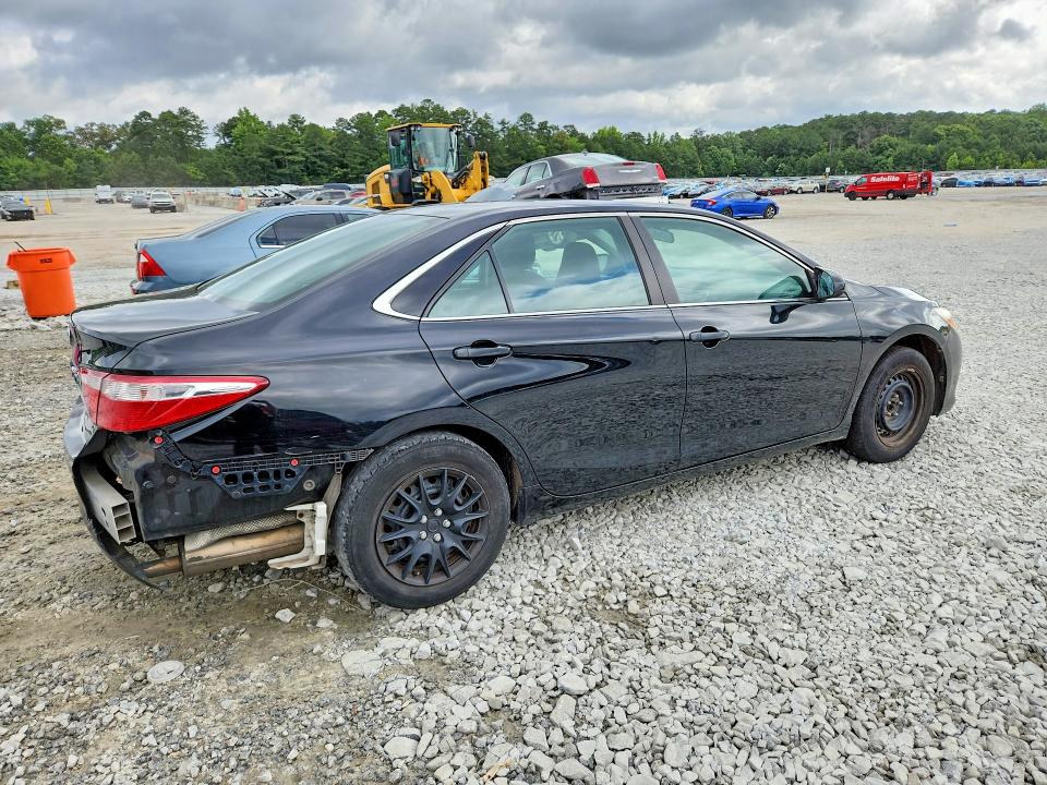 57904126 :رقم المزاد ، 4T4BF1FK8FR486968 vin ، 2015 Toyota Camry مزاد بيع