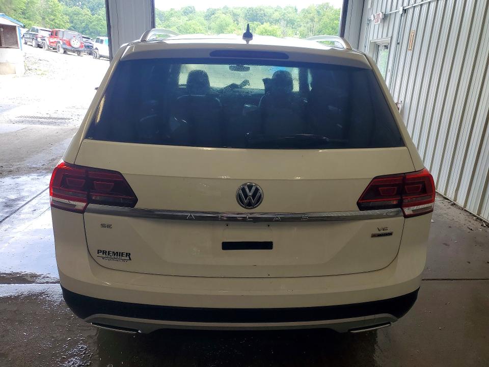 59032176 :رقم المزاد ، 1V2LR2CAXJC579712 vin ، 2018 Volkswagen Atlas مزاد بيع