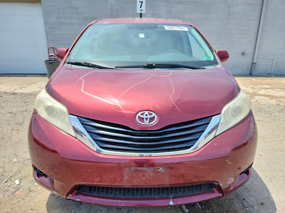 56271706 :رقم المزاد ، 5TDKK3DC8CS208296 vin ، 2012 Toyota Sienna مزاد بيع