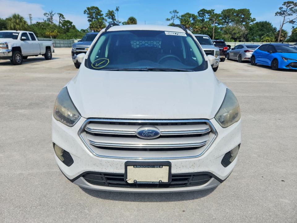 58627586 :رقم المزاد ، 1FMCU0GD9JUC07454 vin ، 2018 Ford Escape مزاد بيع