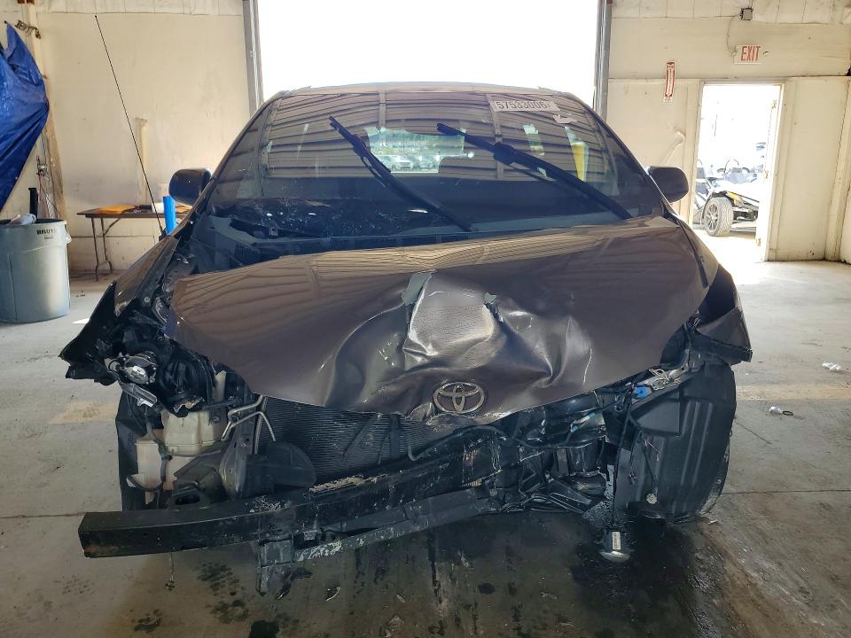 2014 Toyota Sienna მანქანა იყიდება აუქციონზე, vin: 5TDYK3DC8ES473121, აუქციონის ნომერი: 57533006