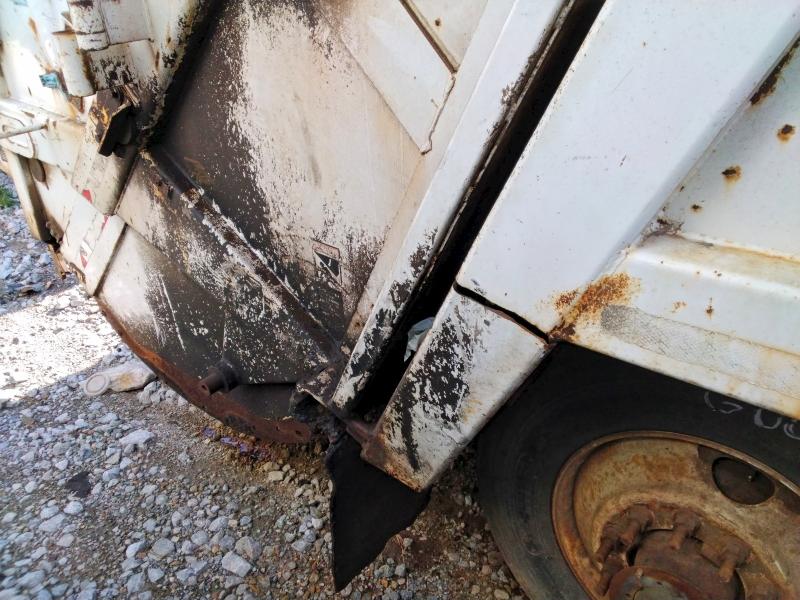55910646 :رقم المزاد ، 1FVABXBS41HJ95243 vin ، 2001 Freightliner Fl80 مزاد بيع