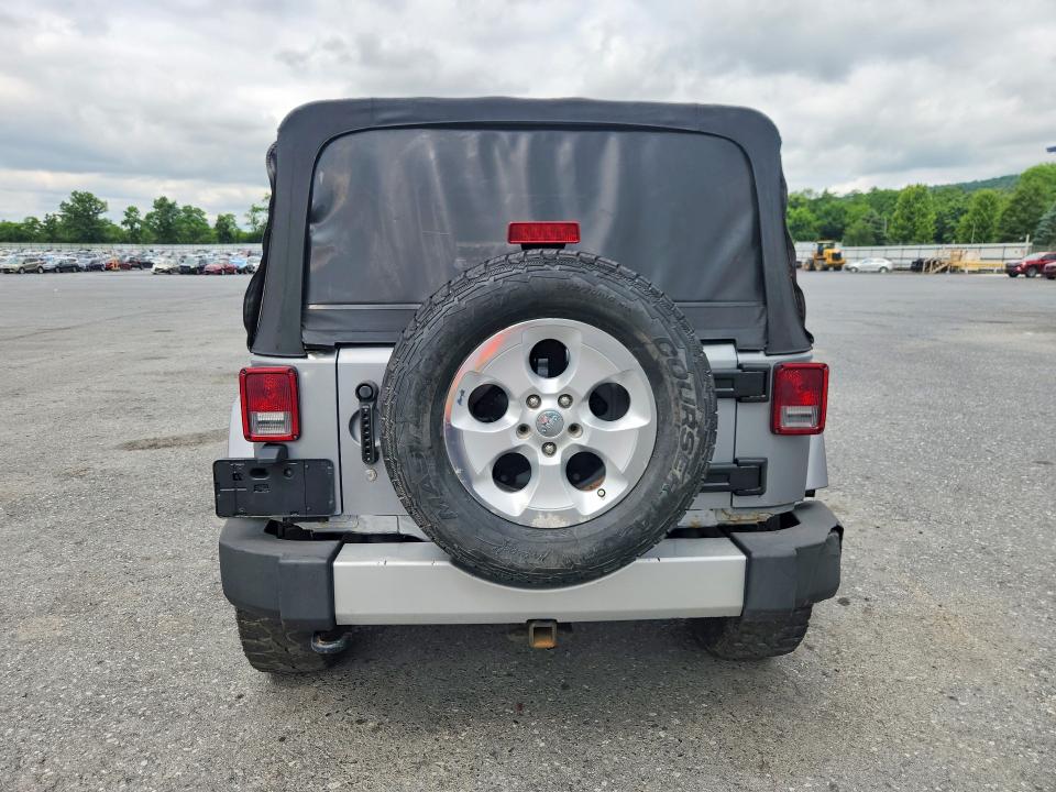 Auction sale of the 2013 Jeep Wrangler Unlimited, vin: 1C4BJWEG1DL704128, lot number: 56667456