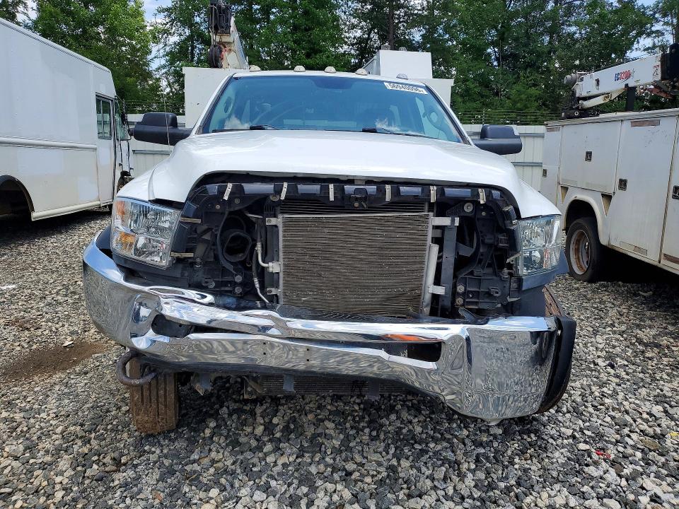 56940096 :رقم المزاد ، 3C7WRNBL6JG182243 vin ، 2018 Ram 5500 مزاد بيع