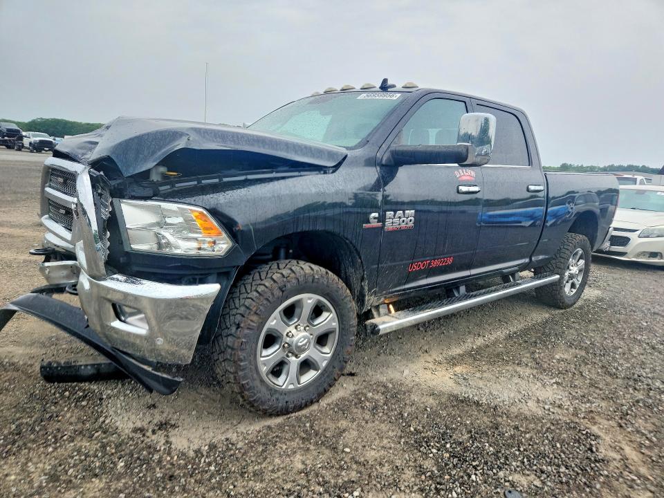 56959956 :رقم المزاد ، 3C6UR5DL0JG357806 vin ، 2018 Ram 2500 مزاد بيع